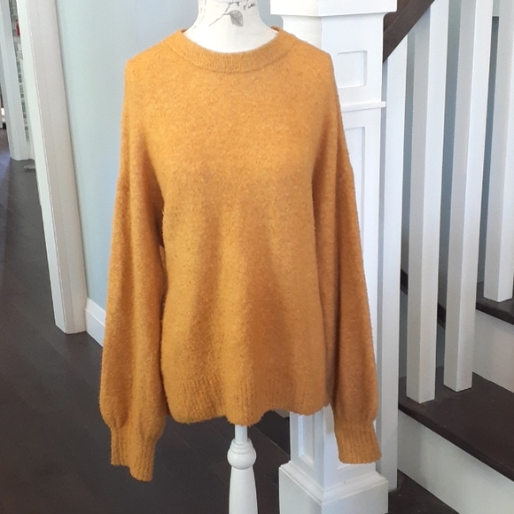 Old Navy Oversized gold mustard yellow blouson sleeve Sweater ❤️ - Picture 2 of 6